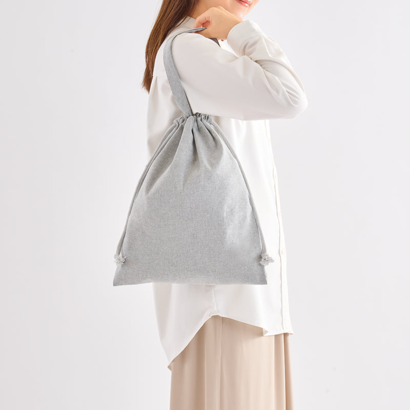 スフィア・リサイクルコットンフラット2WAY巾着バッグ【色指定可】　巾着使用イメージ　グレー