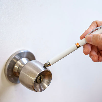 静電気さっとりタッチペン　使用イメージ　ドアノブ