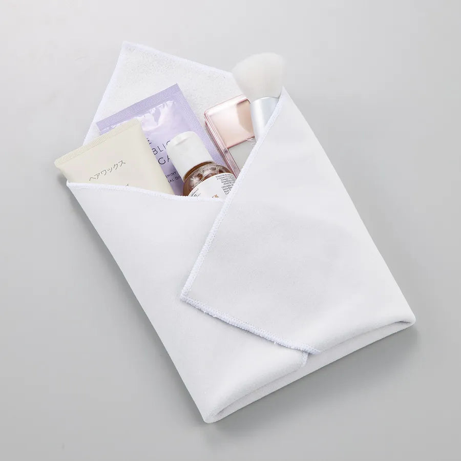 ピタットくっつく保冷保温タオル　自由に形が変えられるのでポーチのように仕様可能