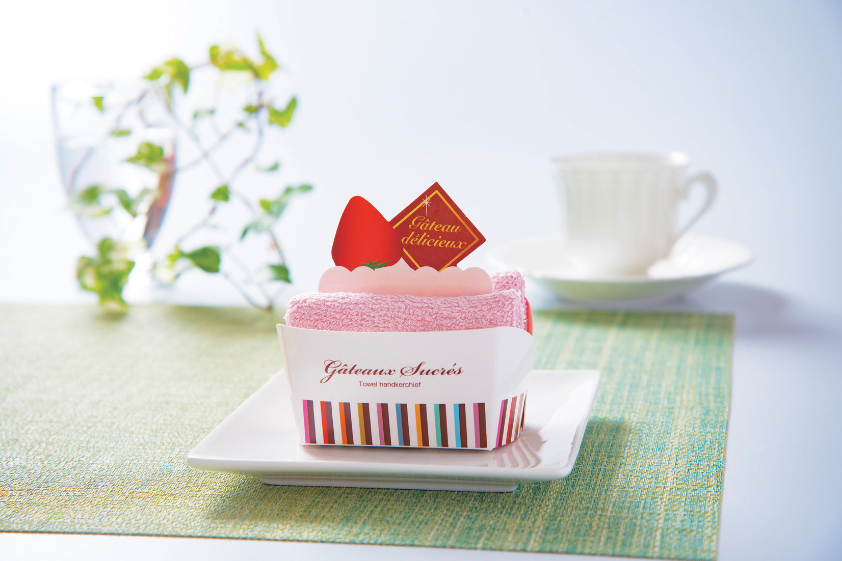 ＜スイーツ＞ショートケーキタオル　ピンク