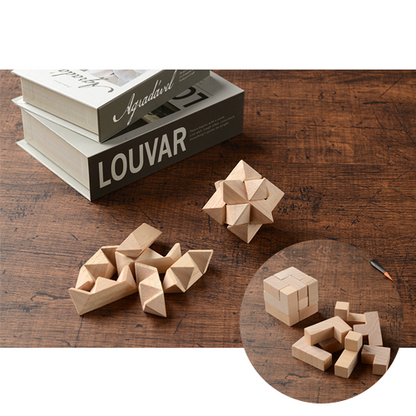 木製立体パズル　組み立てた様子とバラした様子